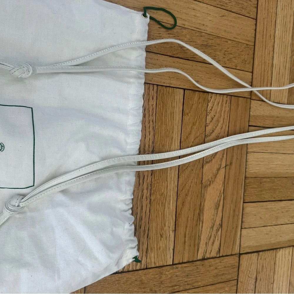 Gucci White Leather Shoulder Bag with Adjustable Strap - Picture 8 of 13
